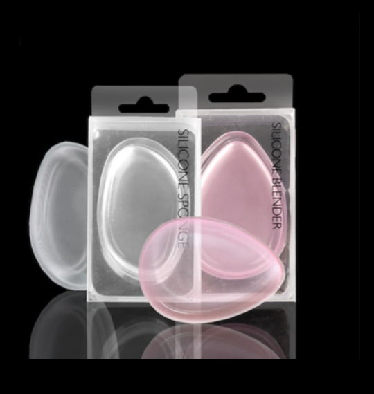 מה הכלי הטוב יותר עבור העבודה ספוגי סיליקון או בלנדרים מסורתיים 2 ספוגי סיליקון לעומת בלנדרים מסורתיים: איזה כלי שולט בשיא?