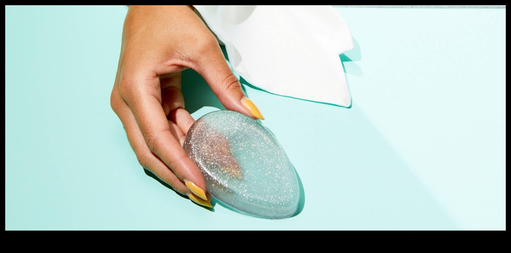 מה הכלי הטוב יותר עבור העבודה ספוגי סיליקון או בלנדרים מסורתיים 3 ספוגי סיליקון לעומת בלנדרים מסורתיים: איזה כלי שולט בשיא?