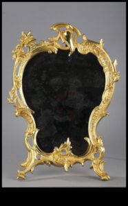 Rococo Rocailles: מוטיבים של מעטפת בקישוטים אמנותיים