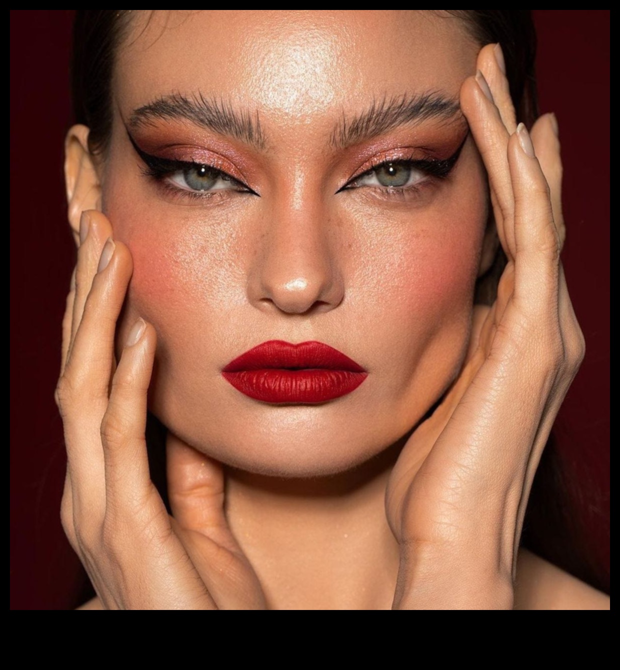 איפור גלאם הסוד לקרינת ביטחון עצמי 1 השפעת איפור גלאם על ביטחון עצמי: מקרין ביטחון עצמי