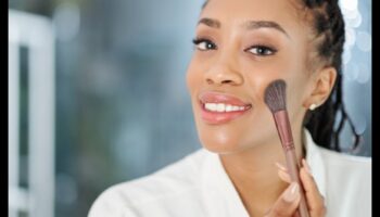 ברונזרים טבעוניים וללא אכזריות: ניווט בבחירות אתיות יופי