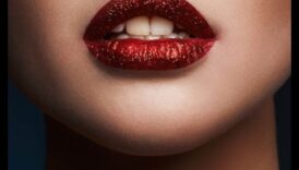 גליטר גלאם: הוספת נצנוץ לשפתיים שלך עם שפתונים מנצנצים