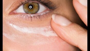 כלי איפור לעור יבש: מכשירים המעניקים לחות ומשפרים גימור מטושטש