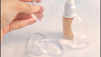 ספוגי סיליקון לעומת בלנדרים מסורתיים: איזה כלי שולט בשיא?