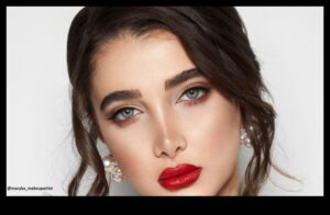 שפתיים מודגשות, בחירות מודגשות: אימוץ צבעי אמירה באיפור ערב